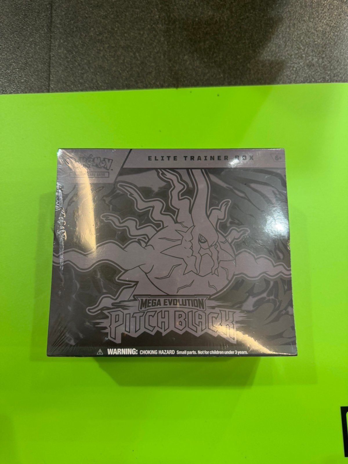 Gesealde Pokemon ETB Pitch Black, Ophalen of Verzenden, Zo goed als nieuw, Zwart