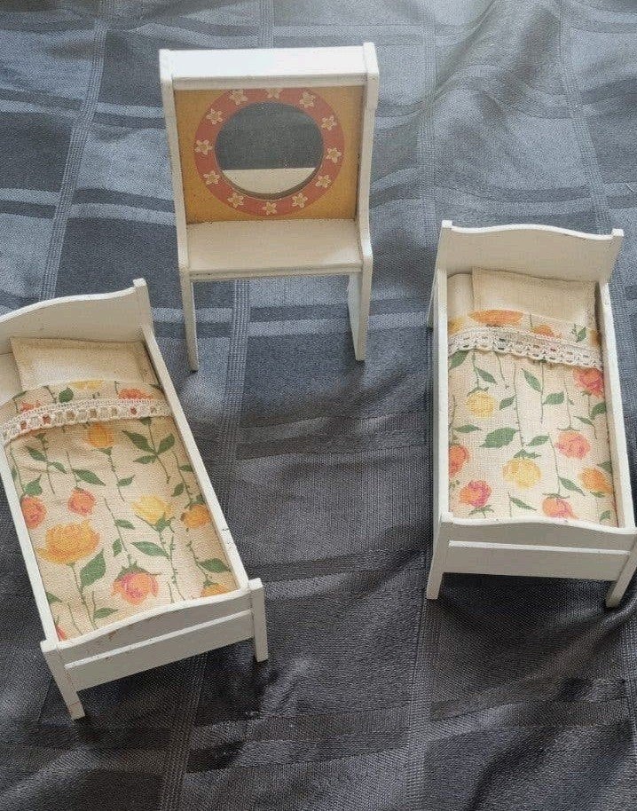Lundby poppenhuis: 2 bedden en kaptafel vintage, Ophalen of Verzenden, Zo goed als nieuw, Poppenhuis