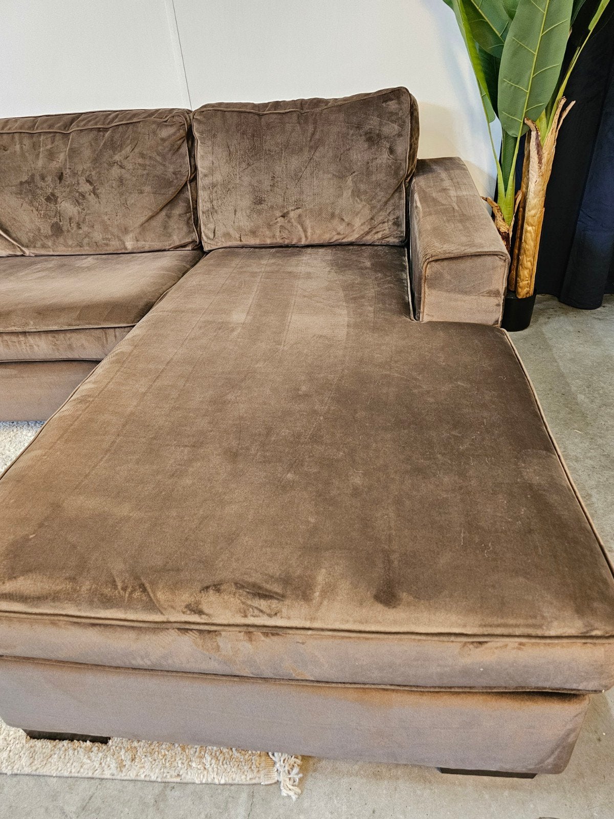 Velvet Hoekbank Taupe Met Lounge - Professioneel Gereinigd, Ophalen of Verzenden, Tweelingenlaan 106, Nijhof Brothers Furniture