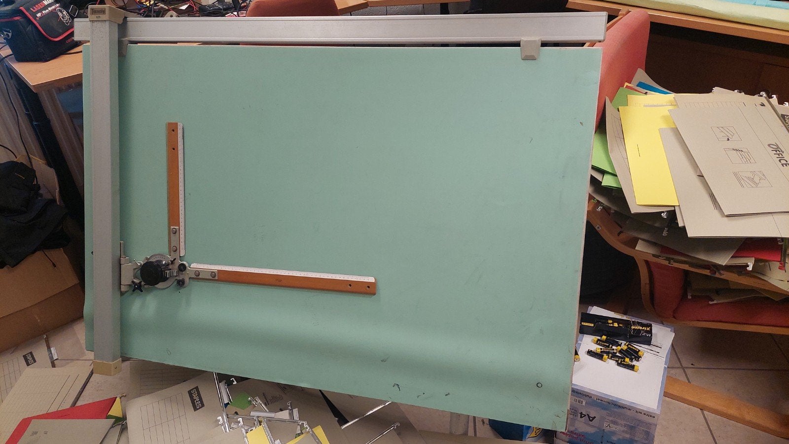 Tekentafel met tekenmachine, Ophalen, Gebruikt, Minder dan 130 cm