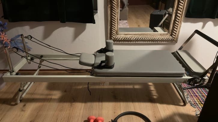 Pilates Reformer met accessoires Mewave, Sport en Fitness, Fitnessmaterialen, Ophalen, Zo goed als nieuw, Armen, Dumbbell