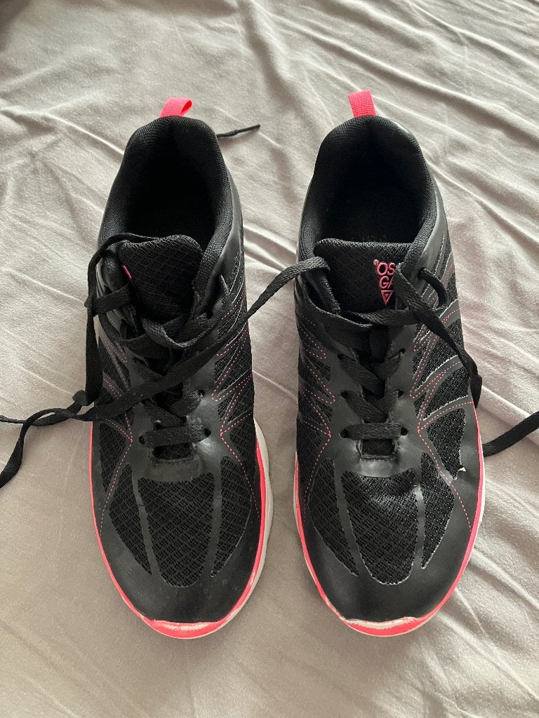 Sportschoenen, Ophalen of Verzenden, Zo goed als nieuw, Osaga, Sportschoenen