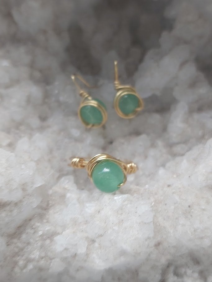 Prachtige jade ring maat 18,5 en jade oorbellen goud, 18 tot 19, Nieuw, Ophalen of Verzenden, Dame