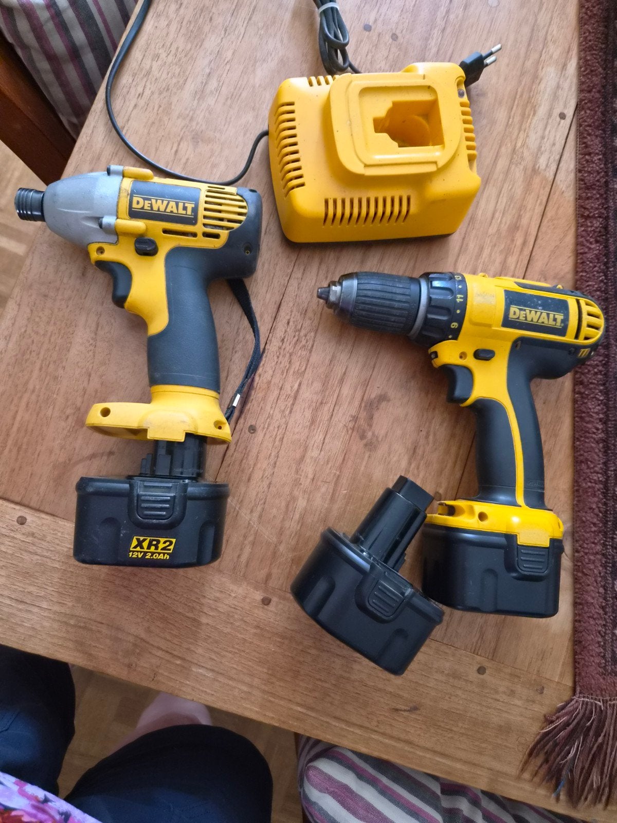DeWalt 2 goede boormachine.s. met oplader, Ophalen of Verzenden, Gebruikt, Boormachine