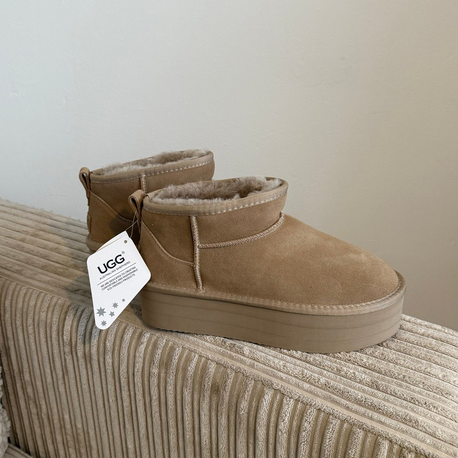 Nieuwe Ugg Australian Shepherd laarzen maat 40 met plateau, Kleding | Dames, Schoenen, Ophalen, Nieuw, Beige, Lage of Enkellaarzen