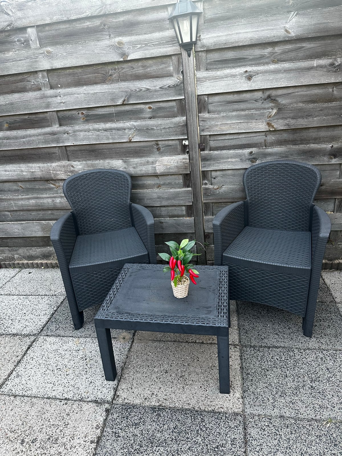 Gezellige tuinset: 2 stoelen en bijzettafel, Tuin en Terras, Tuinsets en Loungesets, Kunststof, Gebruikt, Stoel, Tuinset