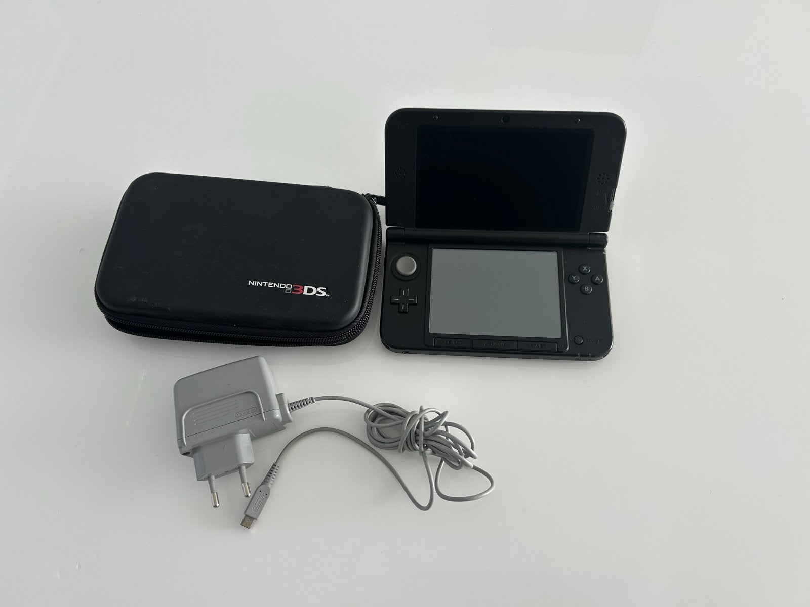 Nintendo 3DS XL Zwart met oplader en beschermhoes, Spelcomputers en Games, Gebruikt, Zwart, 3DS XL, Ophalen of Verzenden