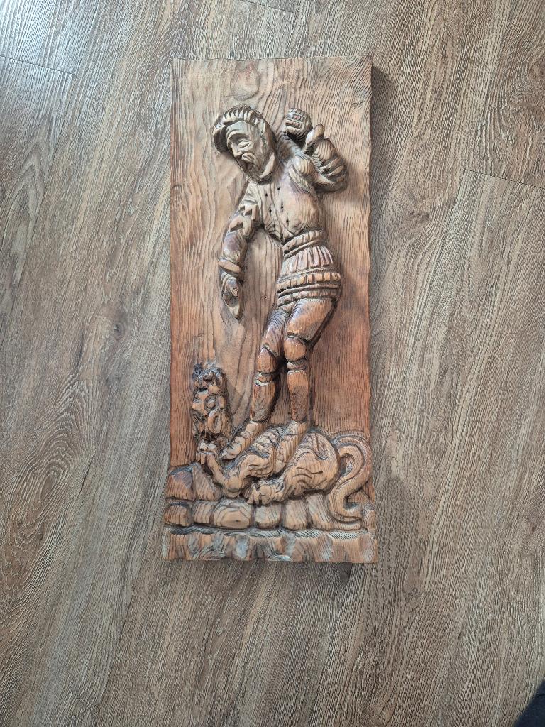 Houten wandreliëf – ridder verslaat draak/monster, Antiek en Kunst, Kunst | Beelden en Houtsnijwerken, Ophalen, Houtsnijwerk, 50 - 100 cm