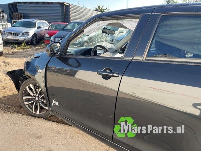 Portier 4Deurs links-voor van een Suzuki Swift, Gebruikt, -, Deur, -