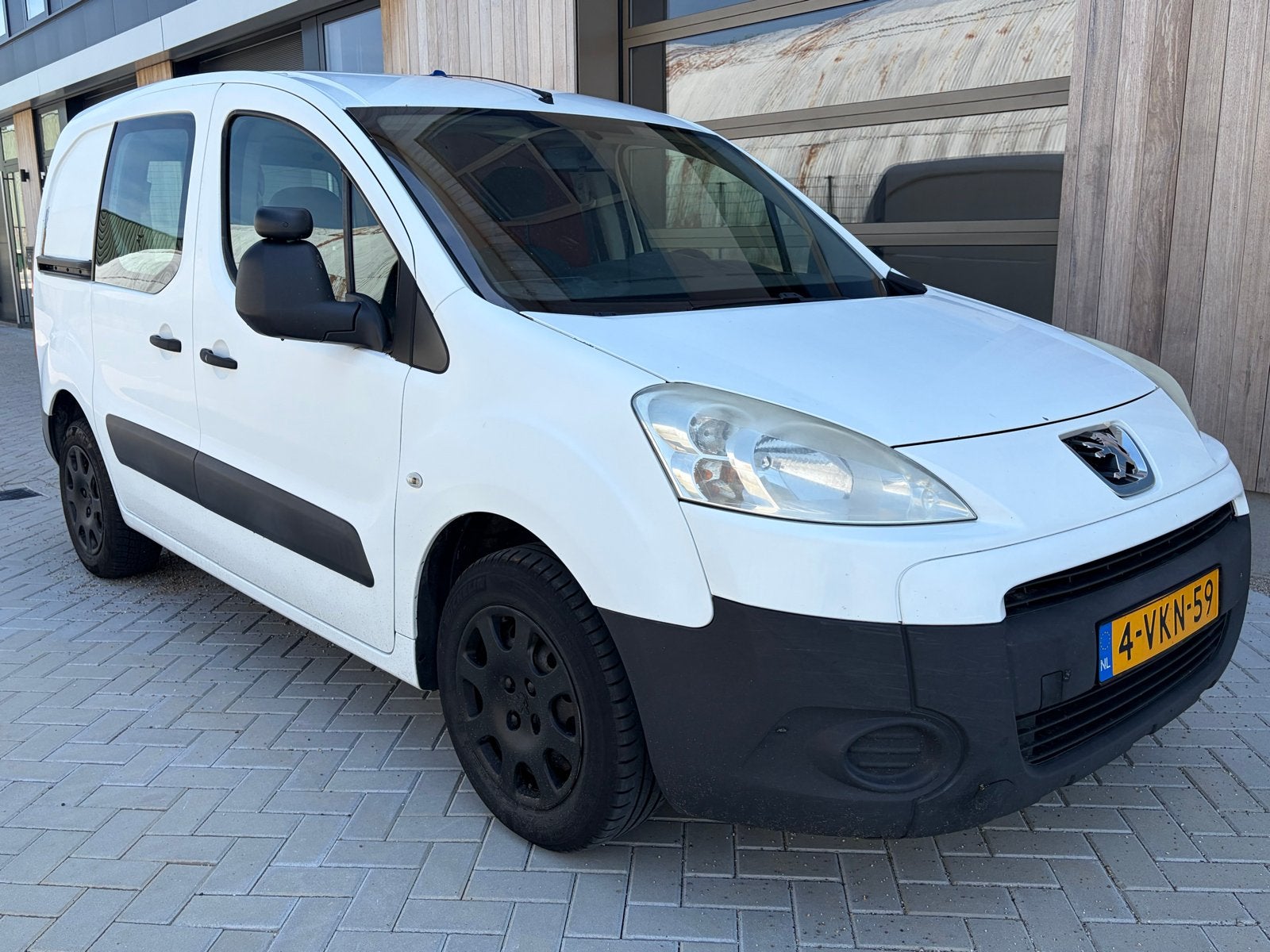 Peugeot Partner 1.6 HDI 66KW 2010 AIRCO/APK 11-05-2027, Auto's, Voorwielaandrijving, Euro 5, Stof, Zwart
