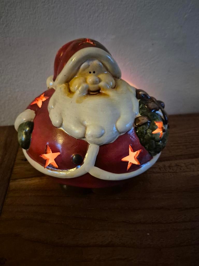 Vrolijke kerstman van aardewerk voor waxinelichtje, Diversen, Kerst, Ophalen of Verzenden