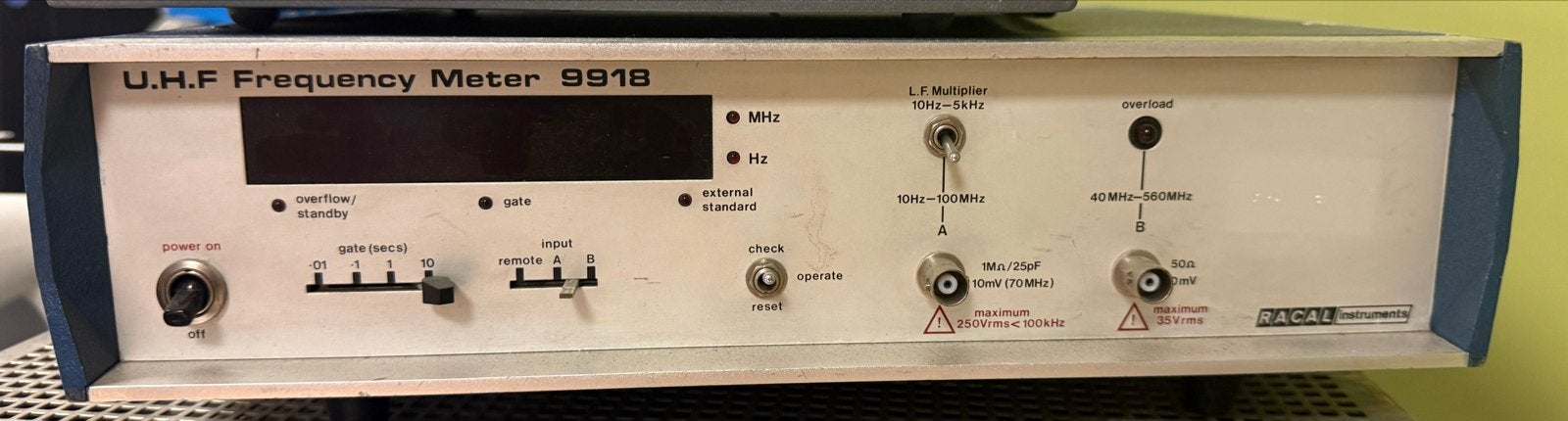 Racal Instruments U.H.F. Frequentiemeter 9918, Ophalen