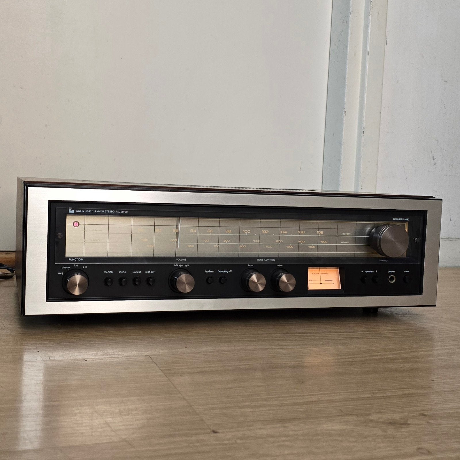 Luxman R-1030 Stereo Receiver - Vintage Hifi