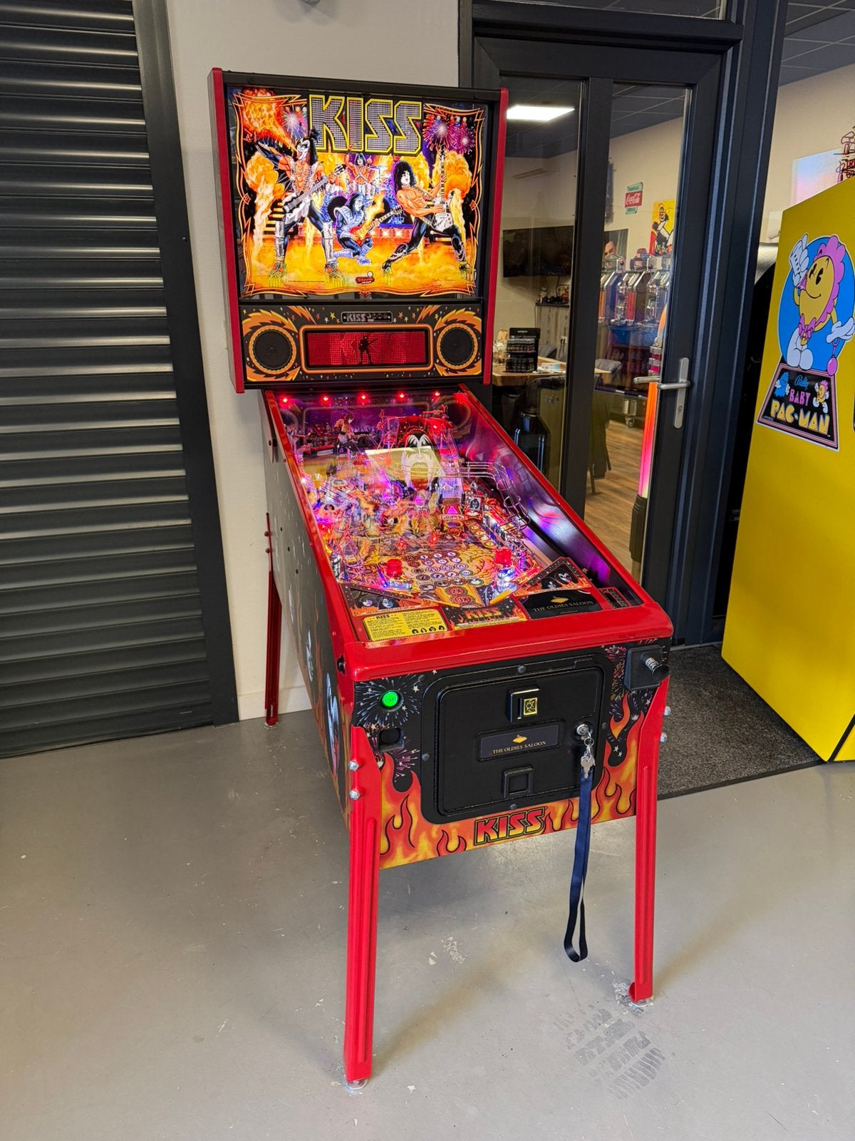 Nieuwstaat : Flipperkast Stern KISS Limited Edition Pinball, Verzamelen, Ophalen, Stern, Zo goed als nieuw, Dot-matrix