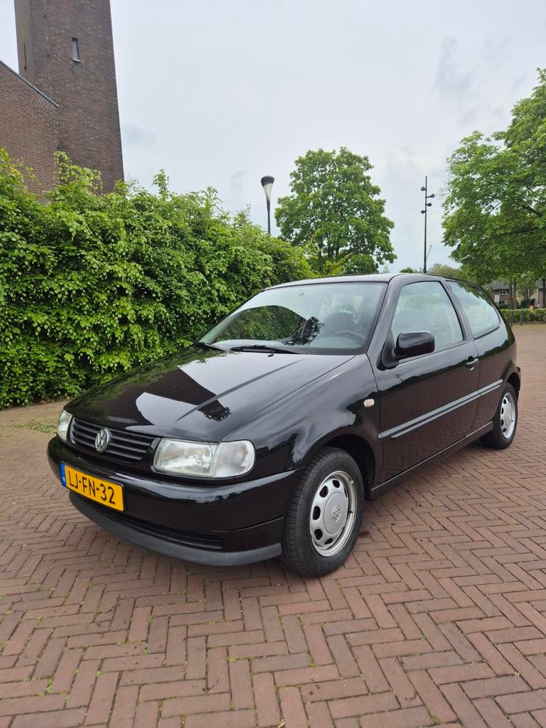 Volkswagen Polo 1.6 nieuwstaat slechts 41.260 km lpg g3, Auto's, Voorwielaandrijving, 74 pk, 4 cilinders, Zwart