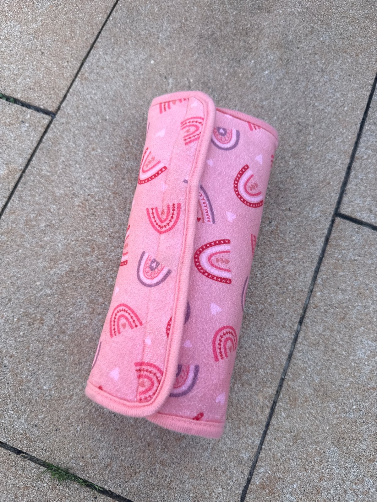 Roze gordelhoes met regenboogjes voor autostoel, Ophalen of Verzenden, Nieuw, Overige merken, Autogordel