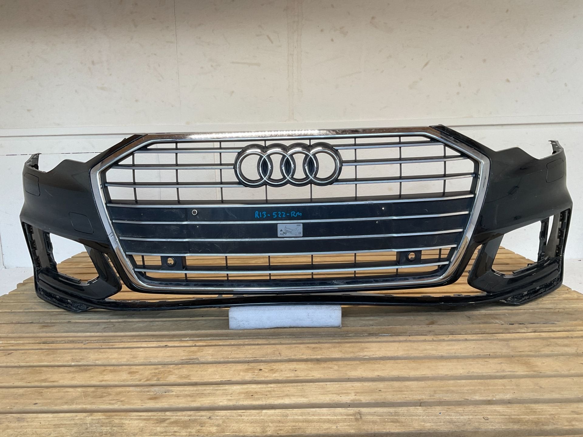 Bumper Audi A6 C8 4K0 Sline S-LINE Voorbumper 18-22 Grill R1, Gebruikt, Voor, AUDI AG, Auto-Union-Strasse 1
85045  Ingolstadt, DE