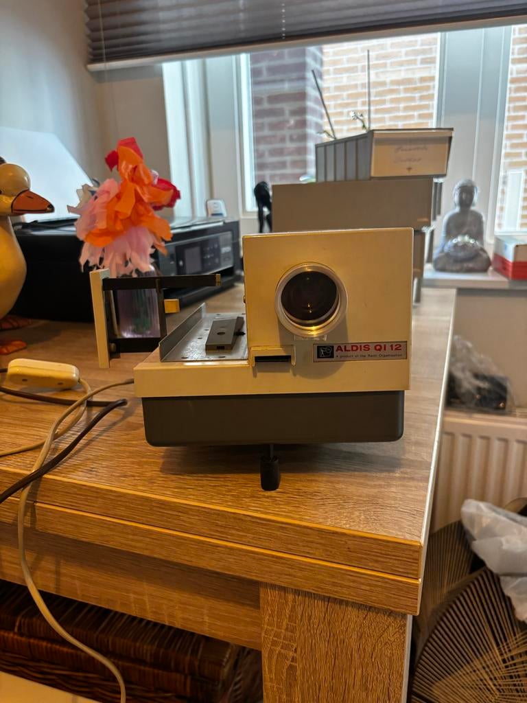 Ouderwetse Aldis Q1 12 beamer met scherm en dia's, Ophalen, Gebruikt, Met scherm