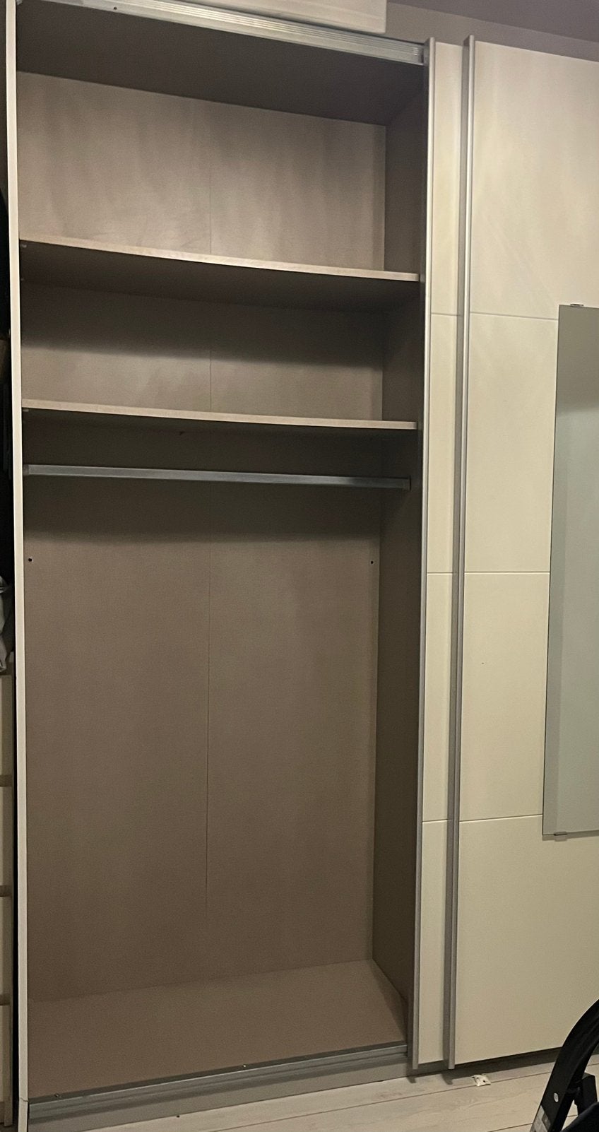 Foto 3 van Ikea kast met schuifdeuren