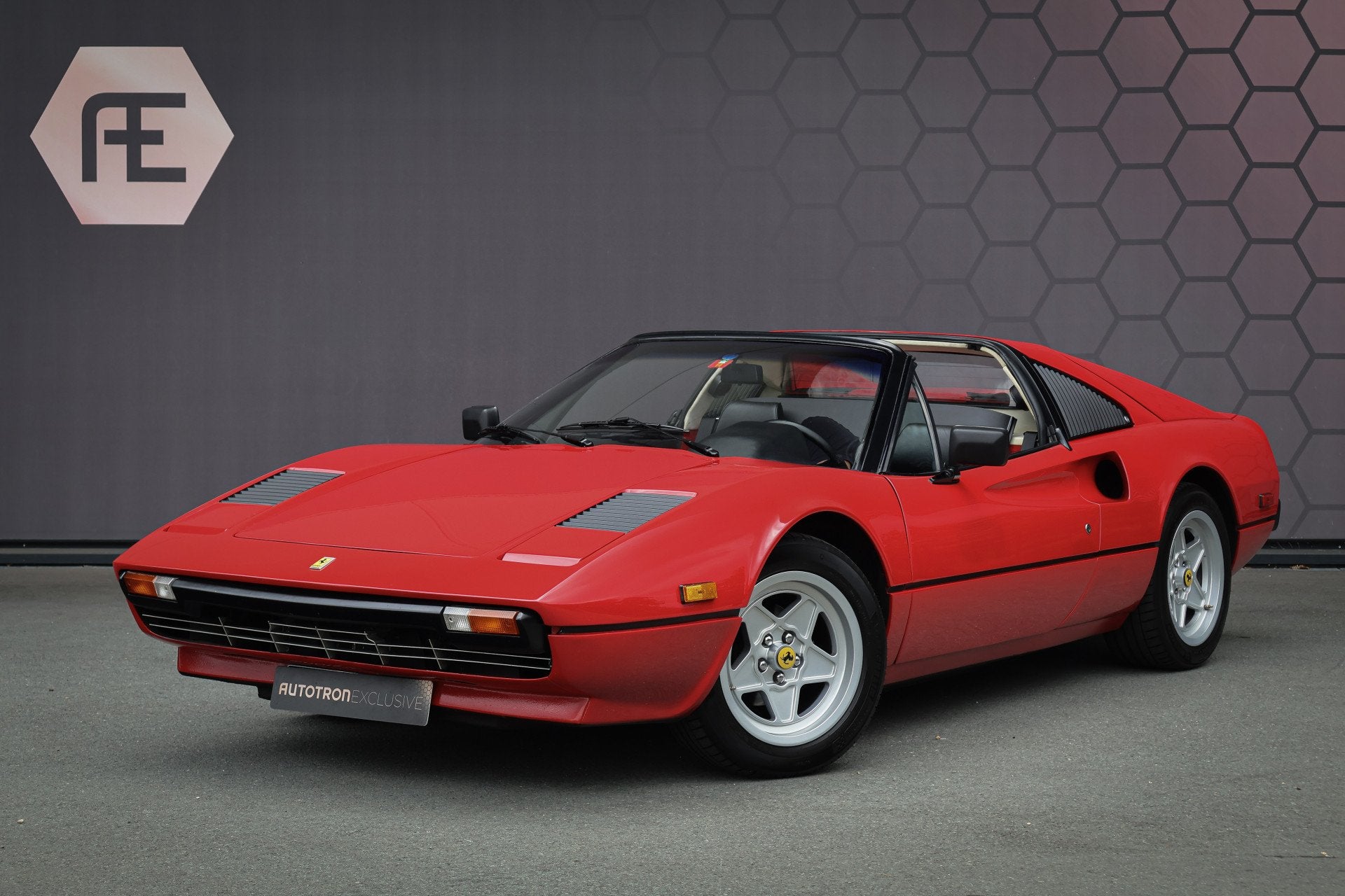 Ferrari 308 GTSi | TARGA | (bj 1981), Auto's, Achterwielaandrijving, Zwart, Cabriolet, Leder