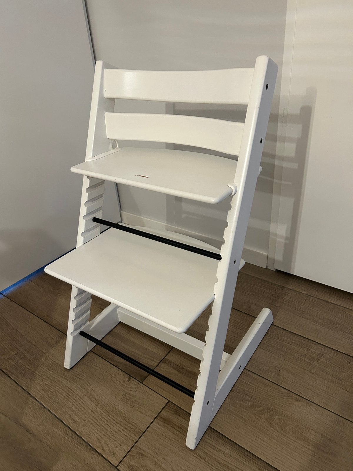 Stokke Tripp Trapp wit (115 per stuk, 200 voor allebei), Ophalen, Zo goed als nieuw, Meegroeistoel, Aanschuifbaar