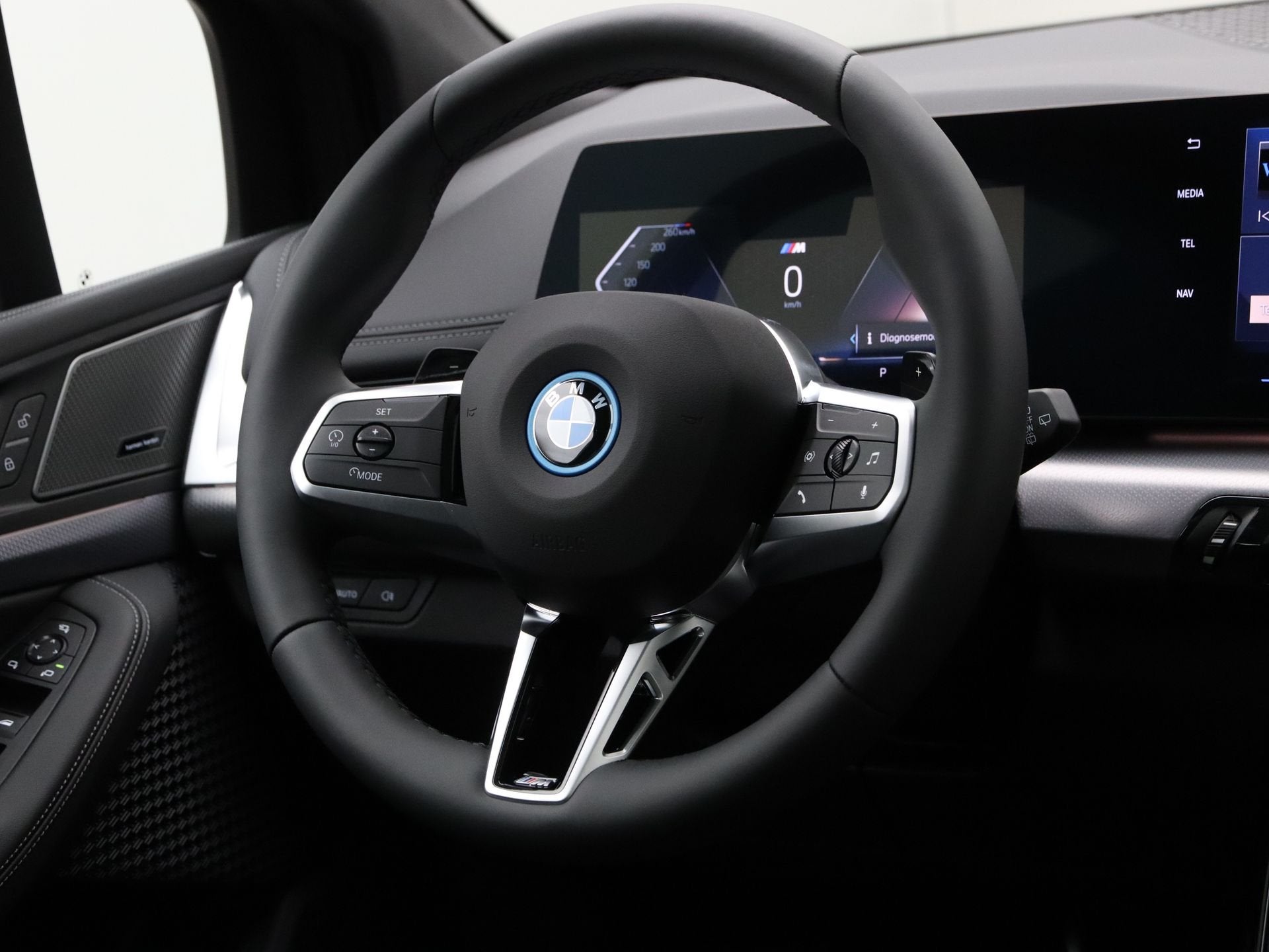 BMW 2 Serie Active Tourer 225e xDrive (bj 2026, automaat), Auto's, Automaat, 1800 kg, Zwart, 38 km/l
