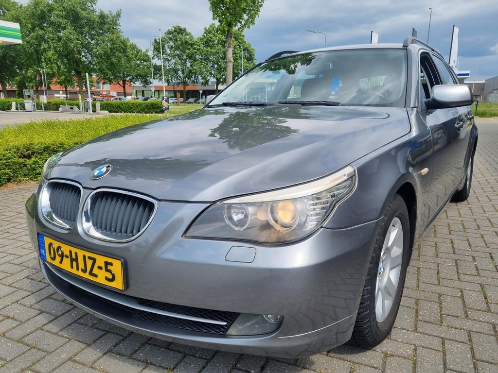 BMW 5-serie Touring 520i Corporate Lease Business Line, Auto's, BMW, Automaat, Zwart, 4 cilinders, 163 pk