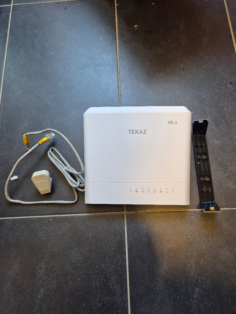 Zyxel T-50 Modem/Router, Ophalen of Verzenden, Zo goed als nieuw, Router met modem, Zyxel