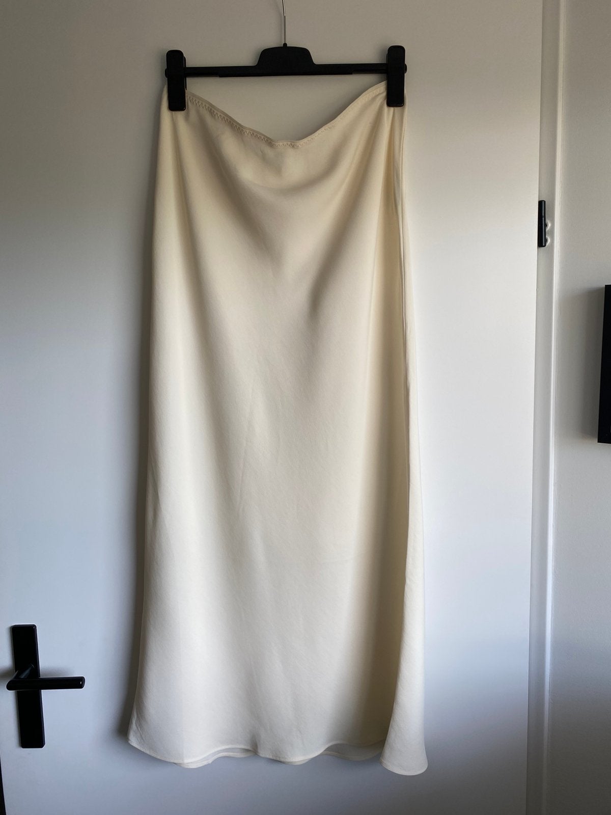 ROK ARKET LANG A-lijn SATIJN VANILLE 44, Overige kleuren, ARKET, Maat 42/44 (L), Nieuw