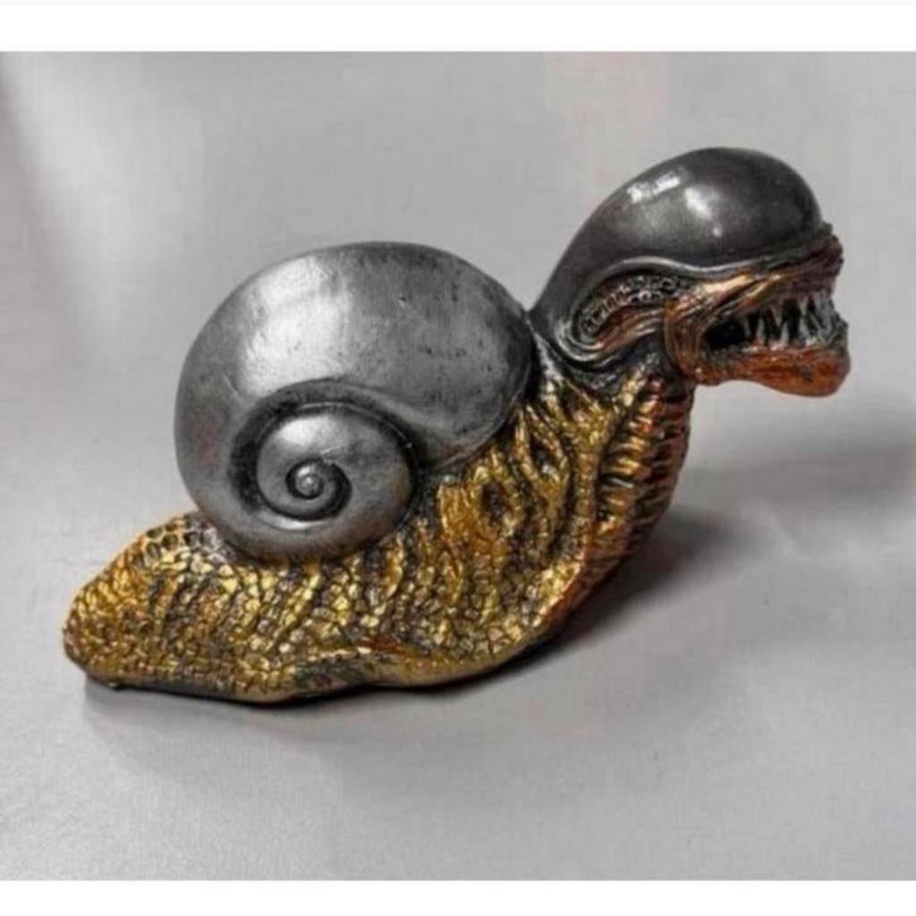 Buitenaardse slak beeld beeldje alien monster slak deco 16cm, Ophalen of Verzenden, Nieuw, Fantasy