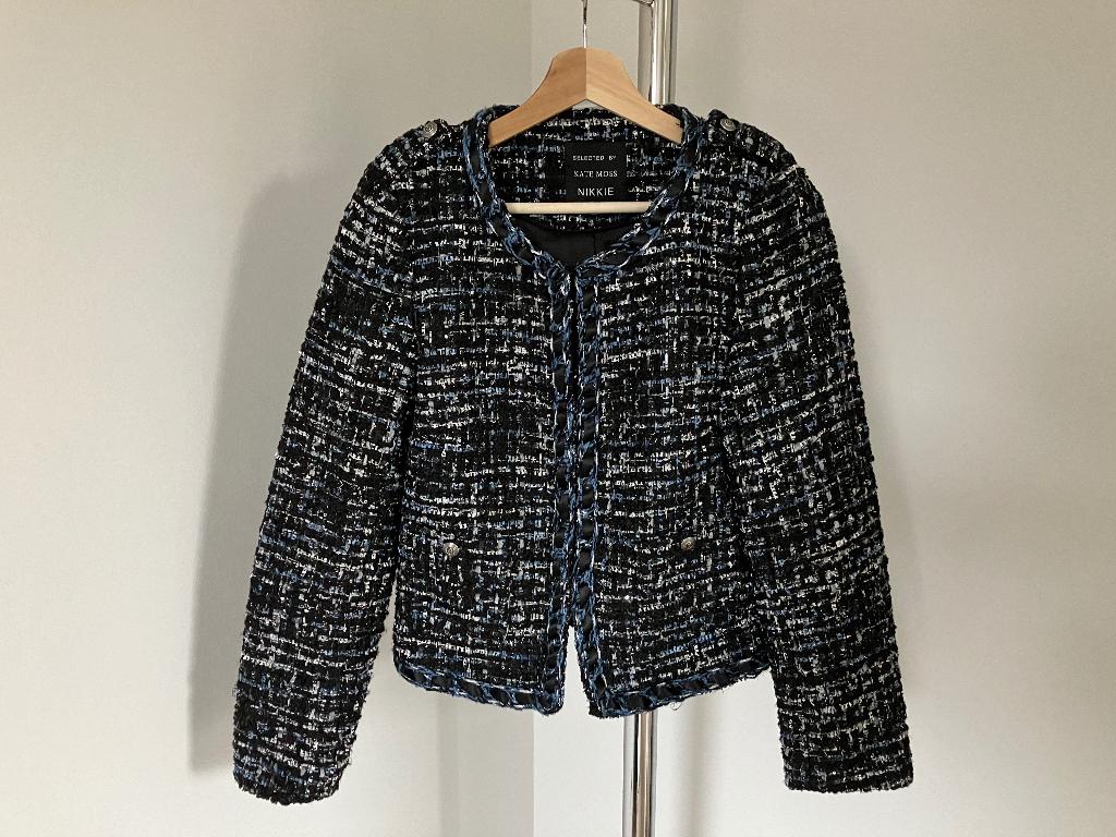 Nikkie x Kate Moss blazer glansdraad maat 38 ZGAN van €180, Maat 38/40 (M), Verzenden, Zwart, Zo goed als nieuw