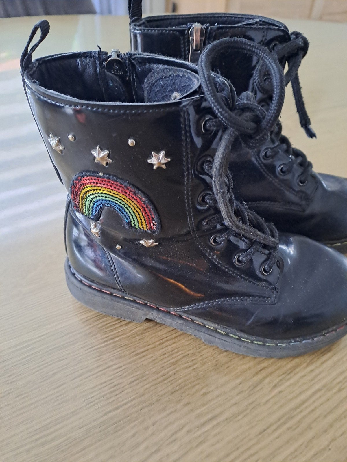 Nette zwarte meisjeslaarzen maat 30 met regenboog en sterren, Ophalen of Verzenden, Zo goed als nieuw, Meisje, Laarzen