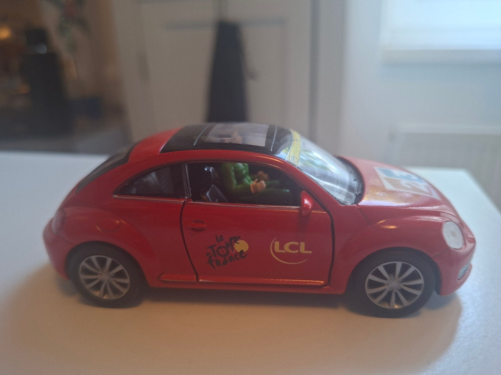 modelauto tour de france tourdirectie volgauto, Ophalen, Zo goed als nieuw, Auto, Overige merken