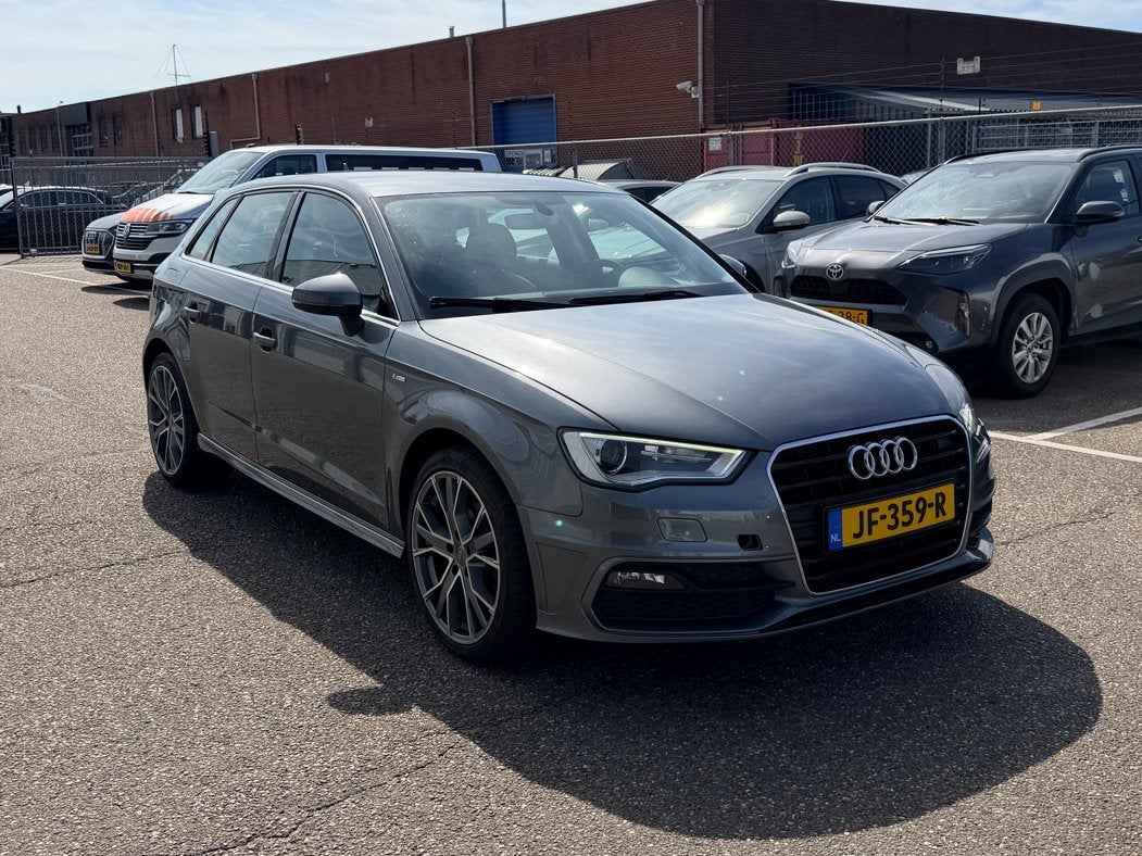 Audi A3 Sportback 1.6 TDI S tronic S line Navi Xenon Keyless, Auto's, Audi, 4 cilinders, Origineel Nederlands, Lichtsensor, Diesel