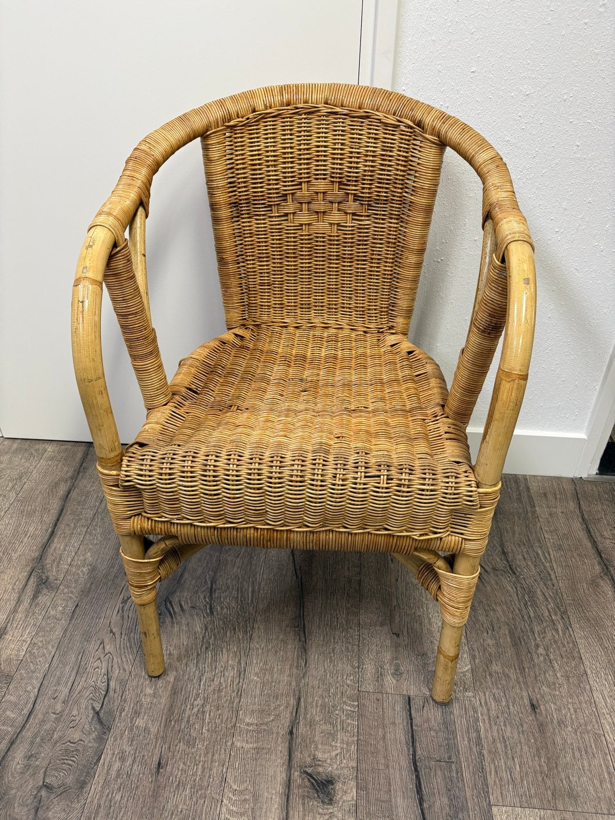 Retro rieten/rotan stoel, Huis en Inrichting, Stoelen, Ophalen, Gebruikt, Bruin, Riet of Rotan