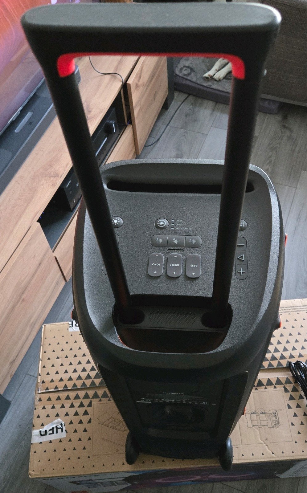 Foto 5 van jbl partybox 310 2 maand oud met factuur en garantie, nieuw