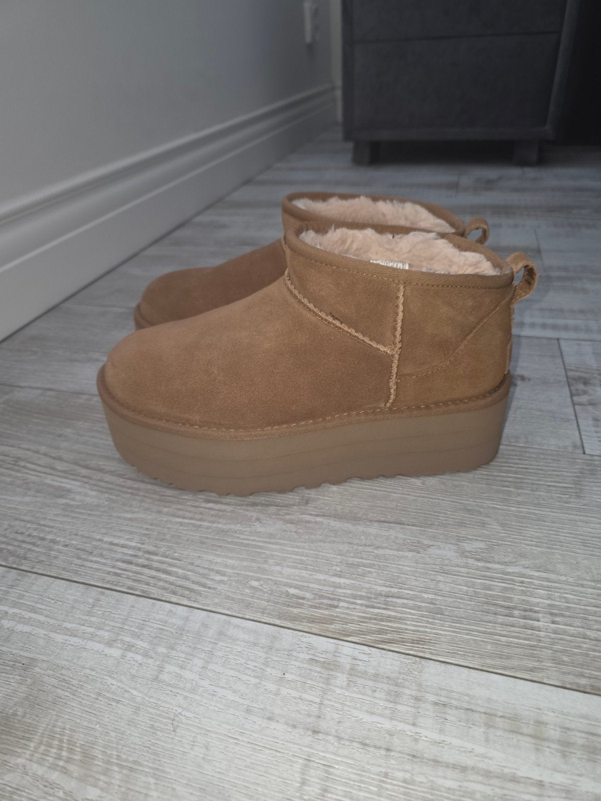 Ugg Classic Ultra Mini Platform Chestnut maat 40, Ophalen, UGG, Bruin, Zo goed als nieuw