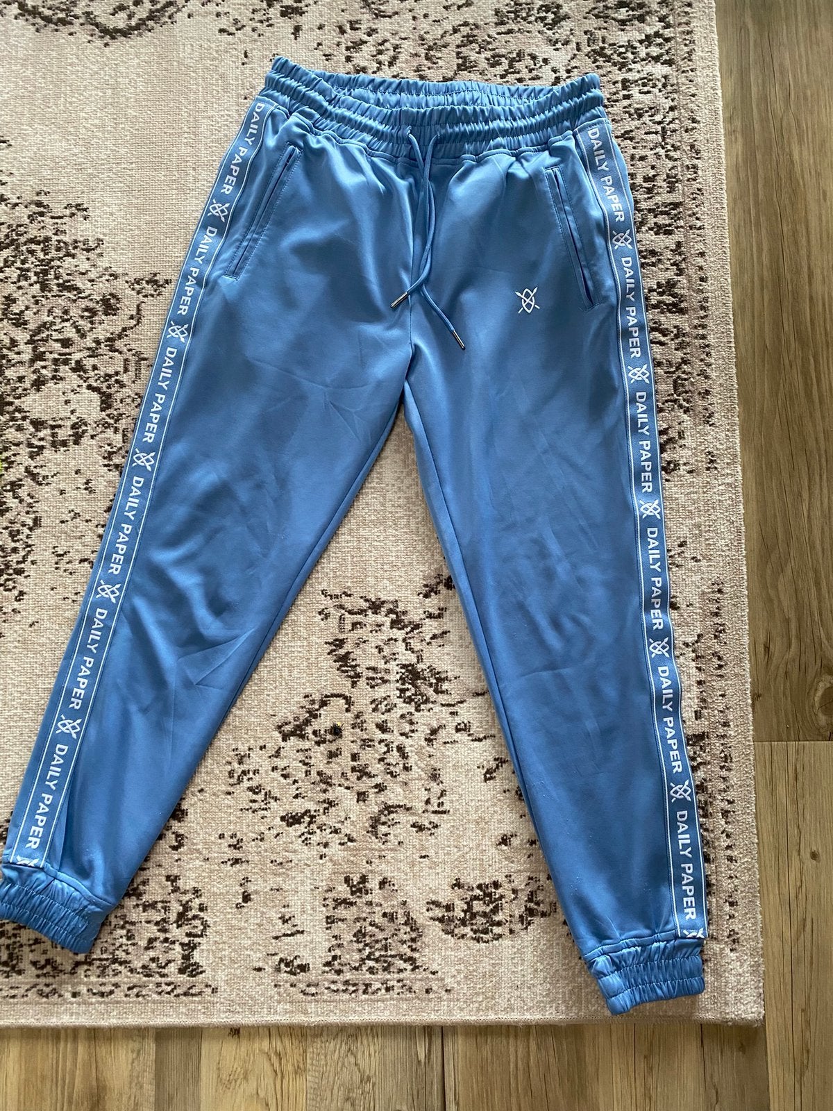 Daily paper broek licht blauw S, Blauw, Ophalen of Verzenden, Zo goed als nieuw, Maat 34 (XS) of kleiner