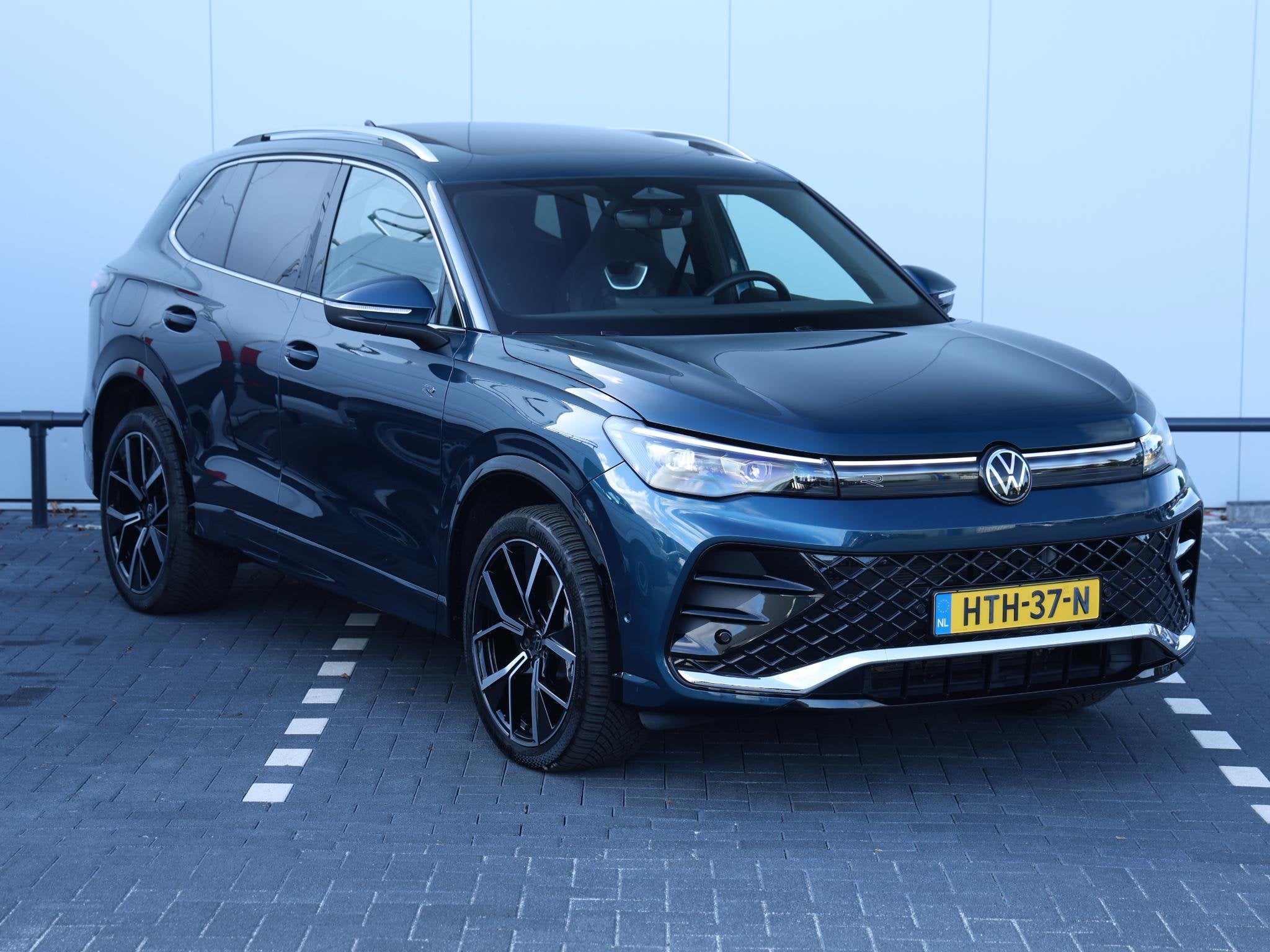 Volkswagen Tiguan 1.5 eHybrid R-Line Edition 204PK DSG | Led, Auto's, Bedrijf, SUV of Terreinwagen, Tiguan, Te koop