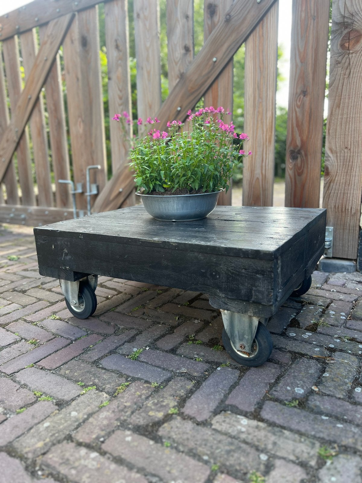 Zelfgemaakte verrijdbare salontafel, zwart, 75x62x31 cm, Huis en Inrichting, Tafels | Salontafels, Ophalen, Gebruikt, 50 tot 100 cm