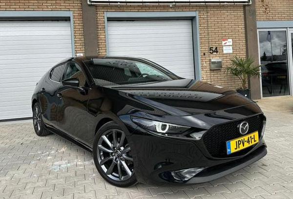 Mazda 3 Skyactiv-g BOSE M-Hybrid Automaat NIEUWSTAAT LAGE KM, Auto's, Mazda, 1998 cc, 4 cilinders, Zwart, Bedrijf