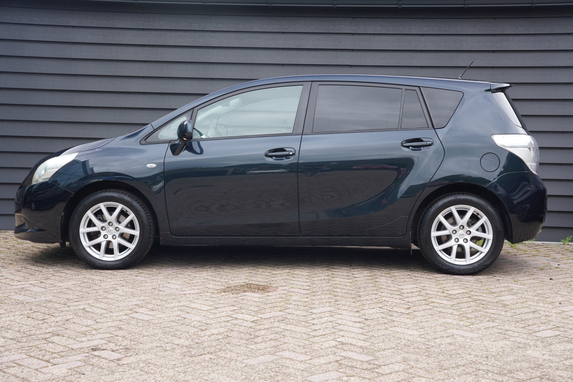 Toyota Verso 1.8 VVT-i Aspiration - 7 PERSOONS - TREKHAAK -, Auto's, Voorwielaandrijving, Euro 5, Gebruikt, Zwart