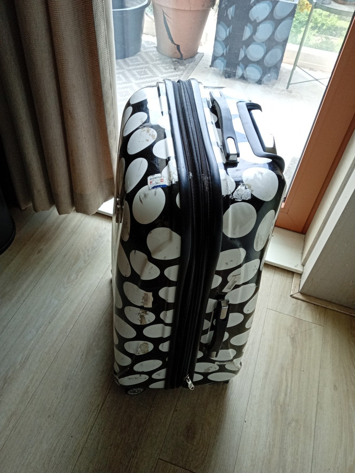 Zwarte koffer met witte stippen - IT Luggage 75x50x30, Ophalen, Gebruikt, Wieltjes
