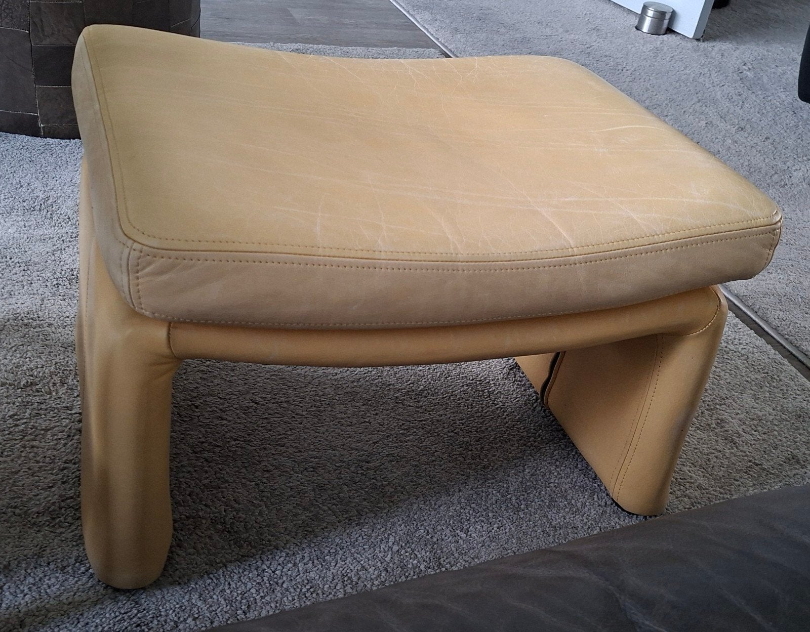 poef hocker kruk leer voetenbank, Ophalen, Gebruikt, 50 tot 75 cm, Leer