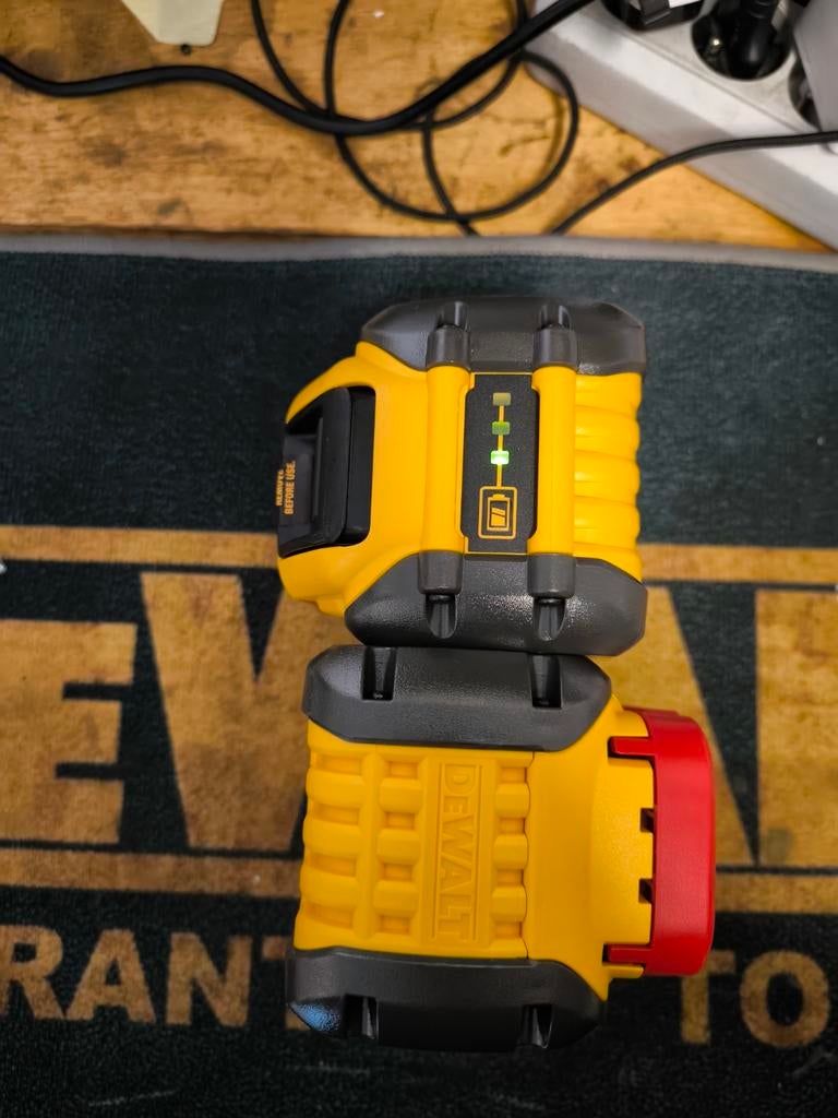 4x DeWALT Flexvolt 9Ah accu's TOT zondag!, Ophalen, Zo goed als nieuw