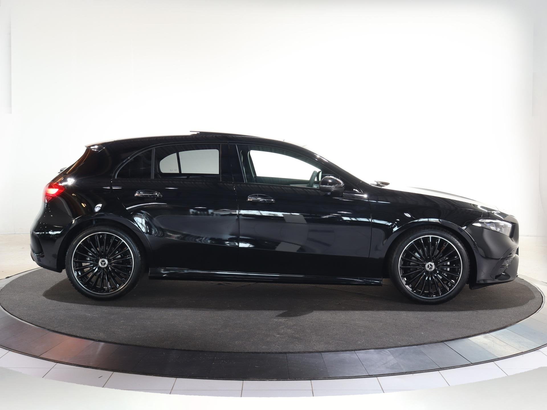 Foto 6 van Mercedes-Benz A-klasse 180 Business Solution AMG | AMG Line