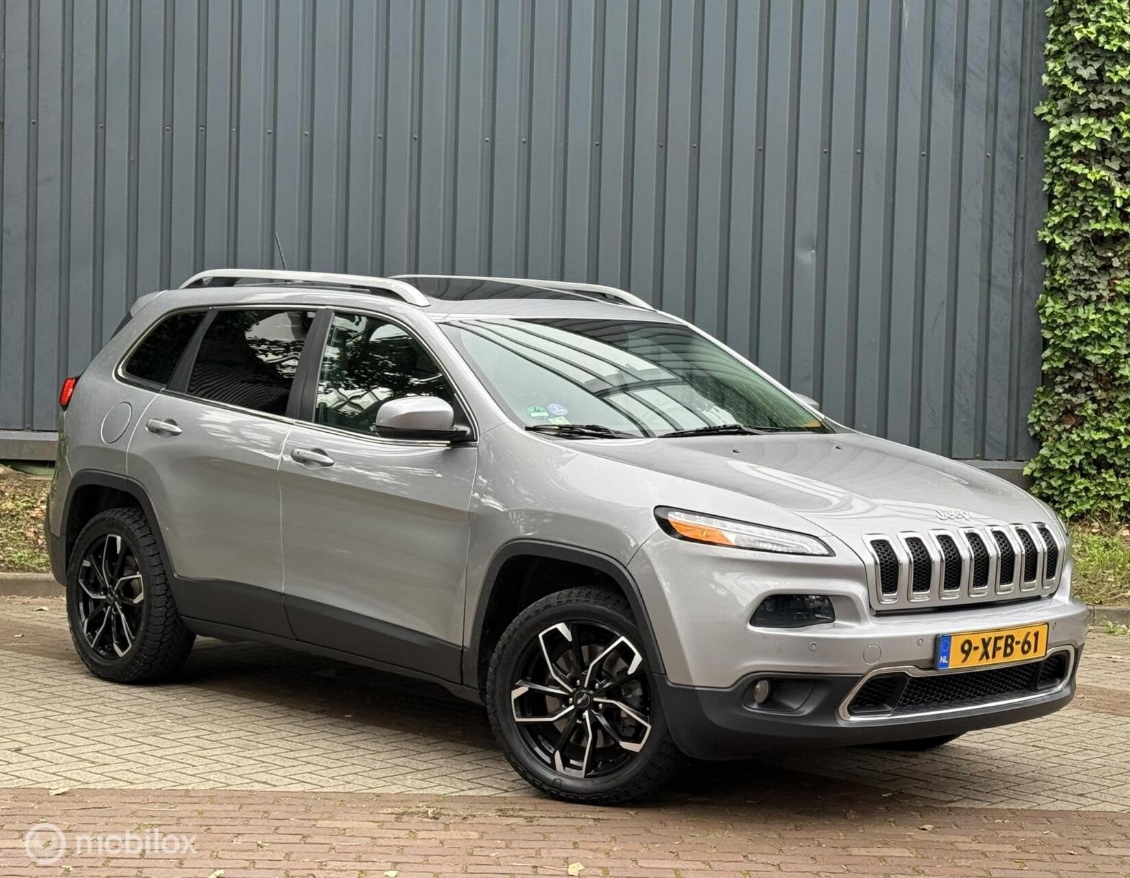 Jeep Cherokee 2.4 Limited AWD |Pano|Camera|Stuur/stoelverw, Euro 5, 450 kg, Gebruikt, Leder