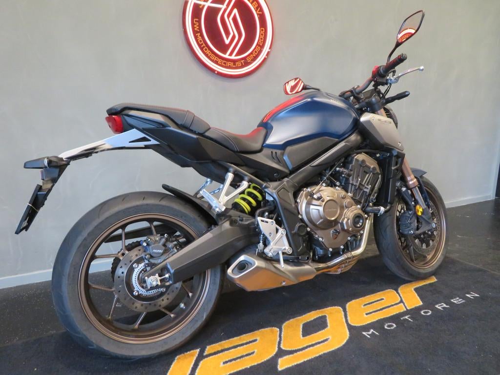Honda CB 650 R NIEUWSTAAT! (bj 2022), Motoren, Motoren | Honda, 649 cc, Bedrijf, Naked bike