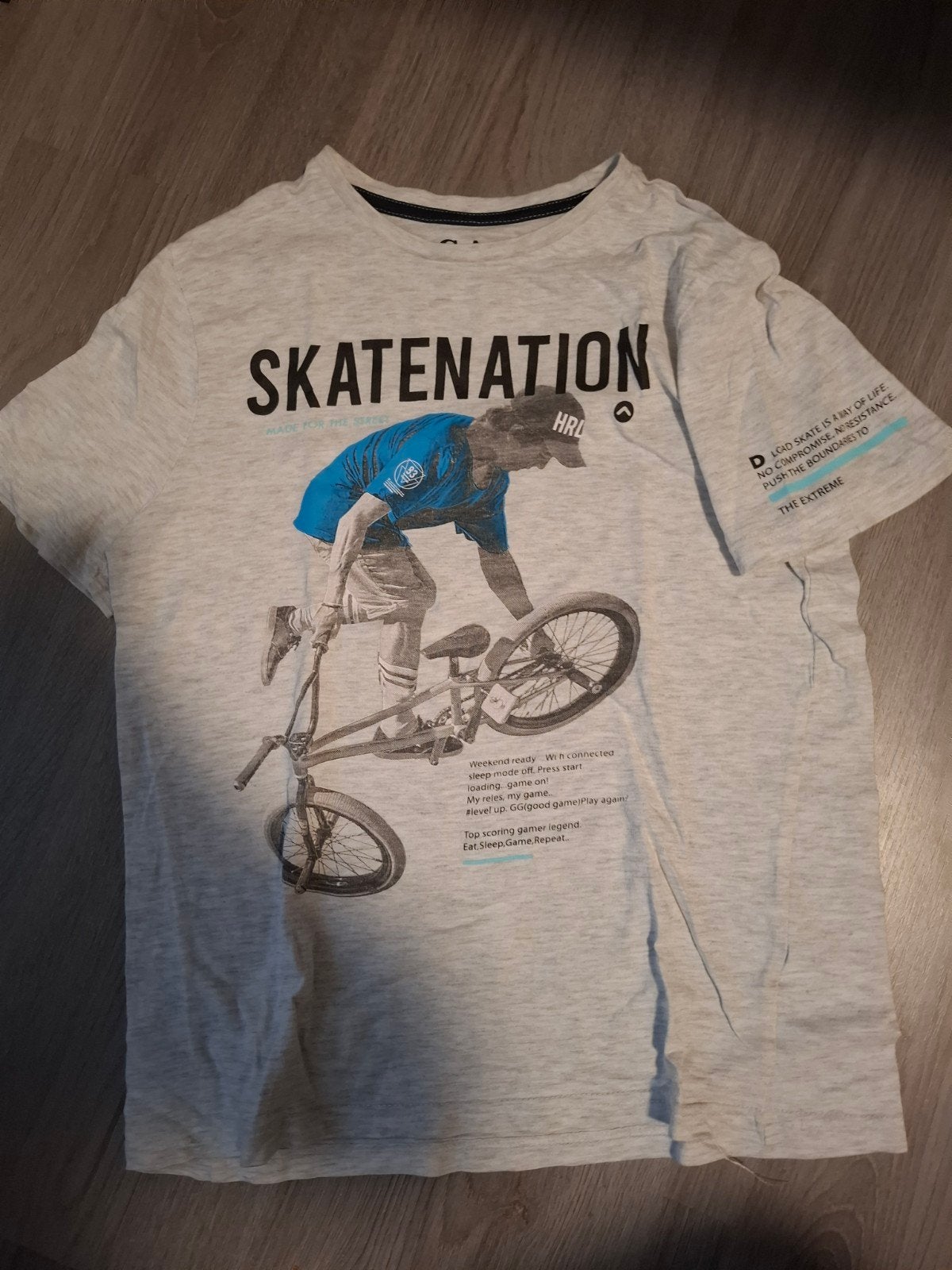 2 T-shirts maat 146/152: Skatenation en Basketbal, Kinderen en Baby's, Ophalen, Gebruikt, Shirt of Longsleeve, Onbekend