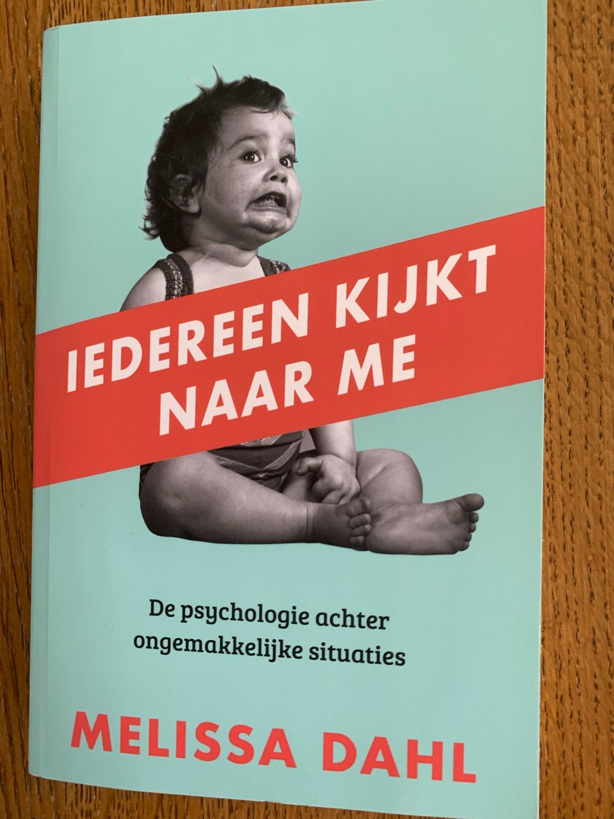 Iedereen kijkt naar me - De psychologie achter ongemakkelijk, Ophalen of Verzenden, Zo goed als nieuw, Sociale psychologie